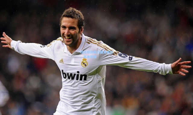 归化球员助力国足崛起，未来可期